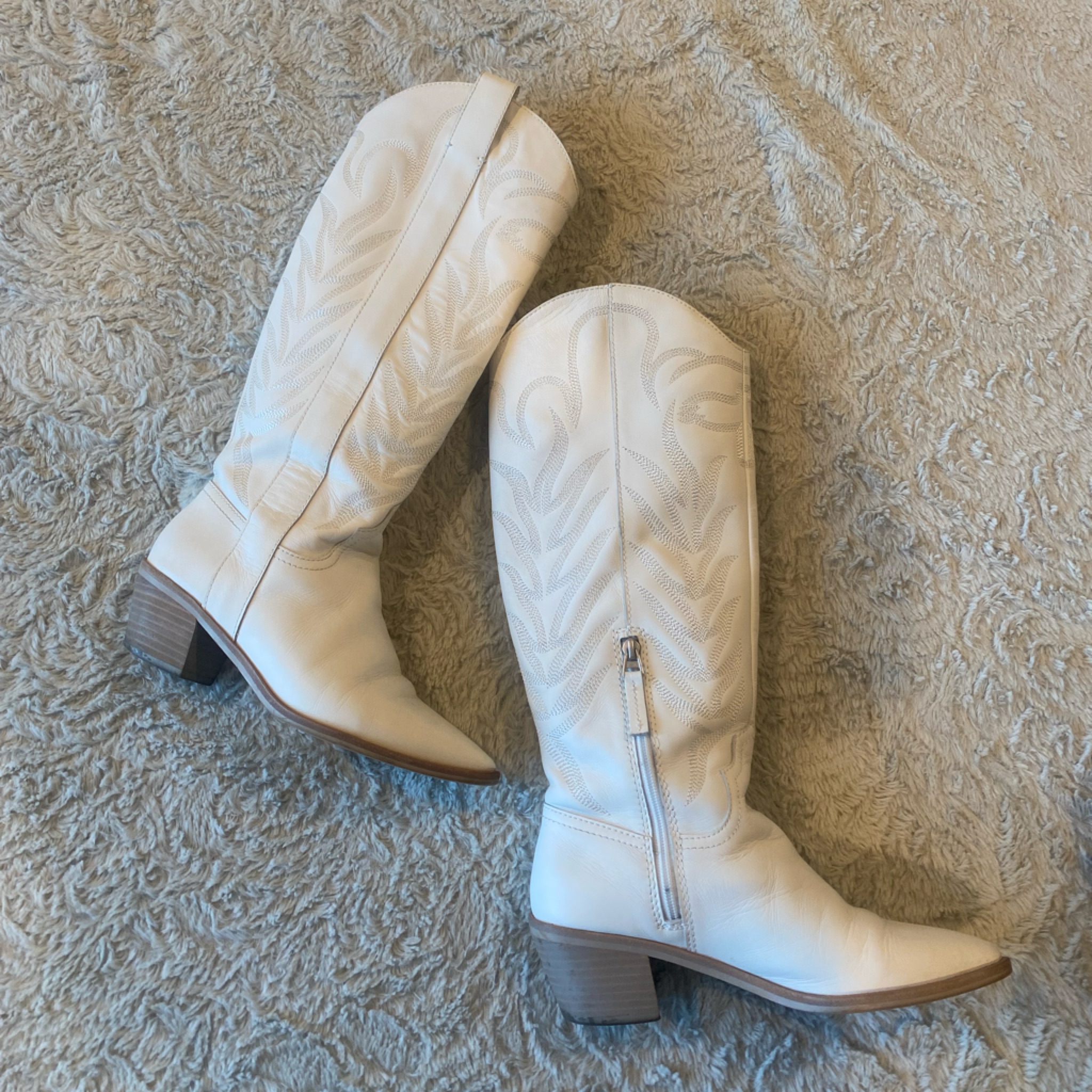 Dolce Vita “Solei” Boot, Size 6.5 In White